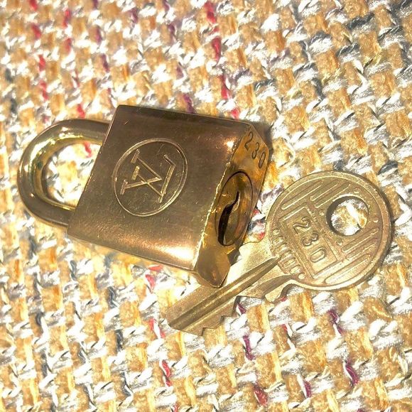 Vintage LV Louis Vuitton Padlock Lock & Key 230 - Picture 11 of 15